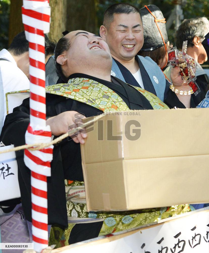 Kotoshogiku attends seasonal watershed ceremony