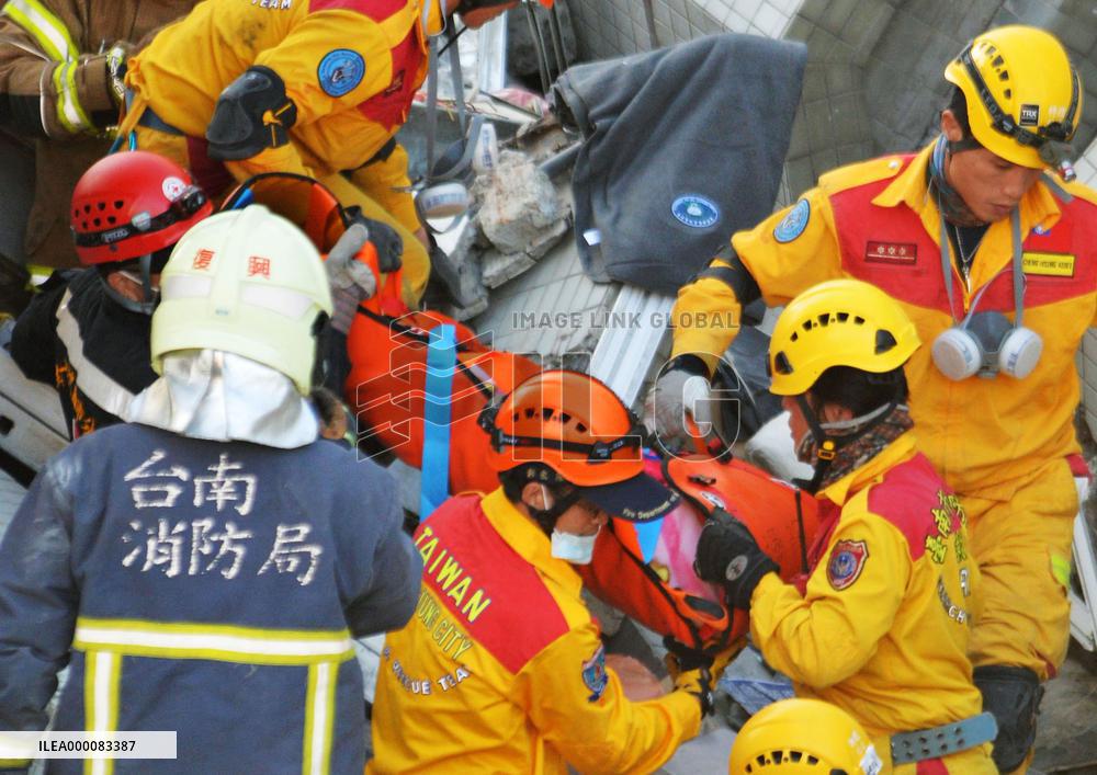 Girl rescued from collapsed apartment complex in Taiwan