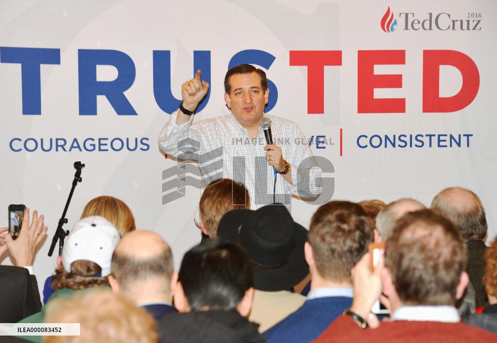 New Hampshire voters hear candidates' final appeals before primary