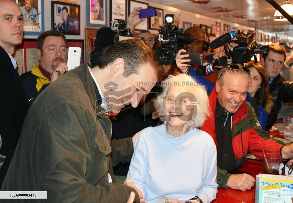 Polls for New Hampshire primary opens in U.S. election