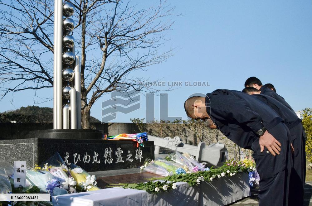 Memorial services held to mark 15th anniv. of Ehime Maru collision