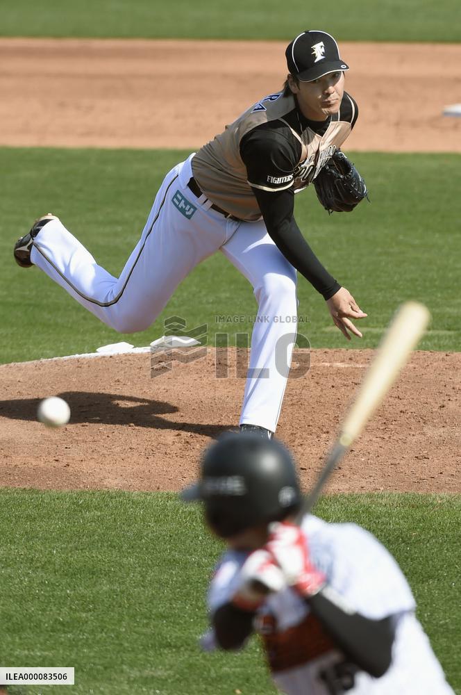 Fighters' Otani pitches in exhibition game in Arizona