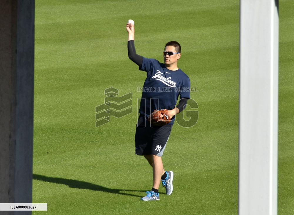 Yankees pitcher Tanaka trains in Tampa