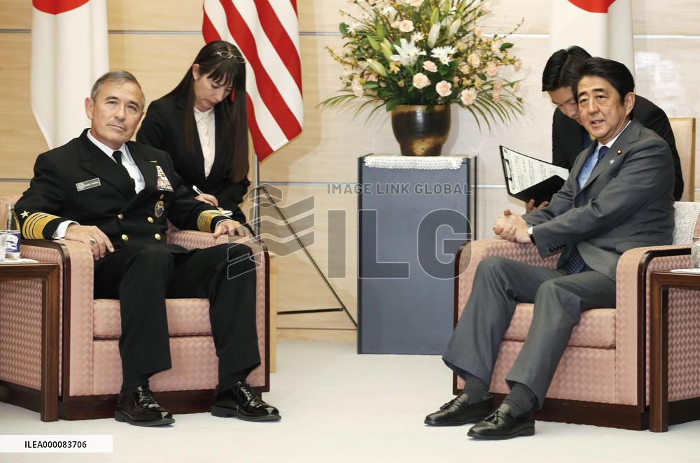 U.S. Pacific chief Harris talks with Japanese PM Abe