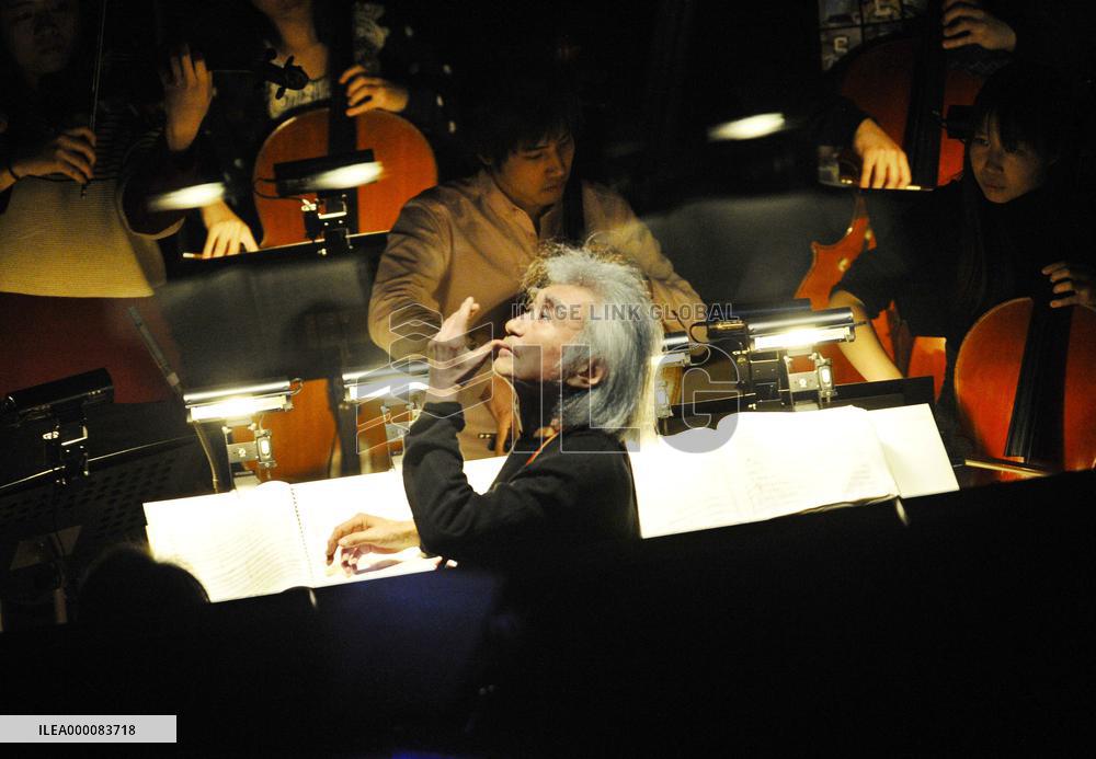 Conductor Ozawa's recording wins Grammy award