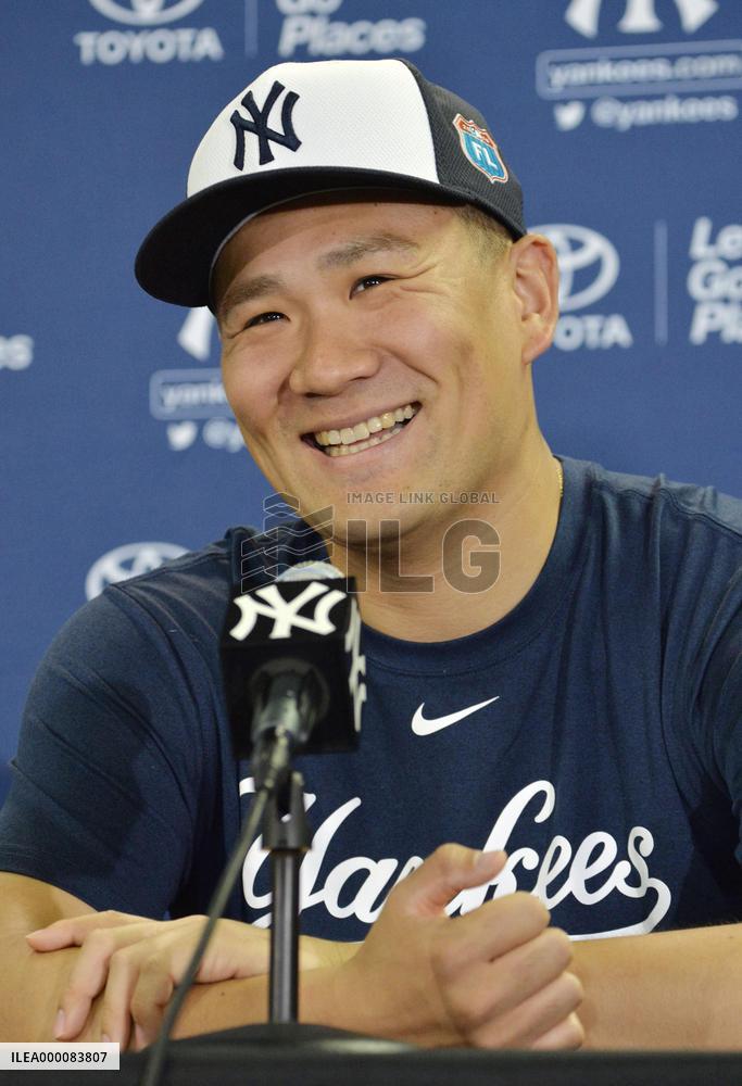 Yankees pitcher Tanaka attends press conference