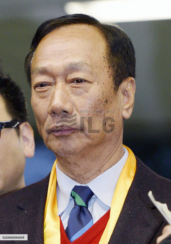 Sharp decides to accept Hon Hai's takeover bid