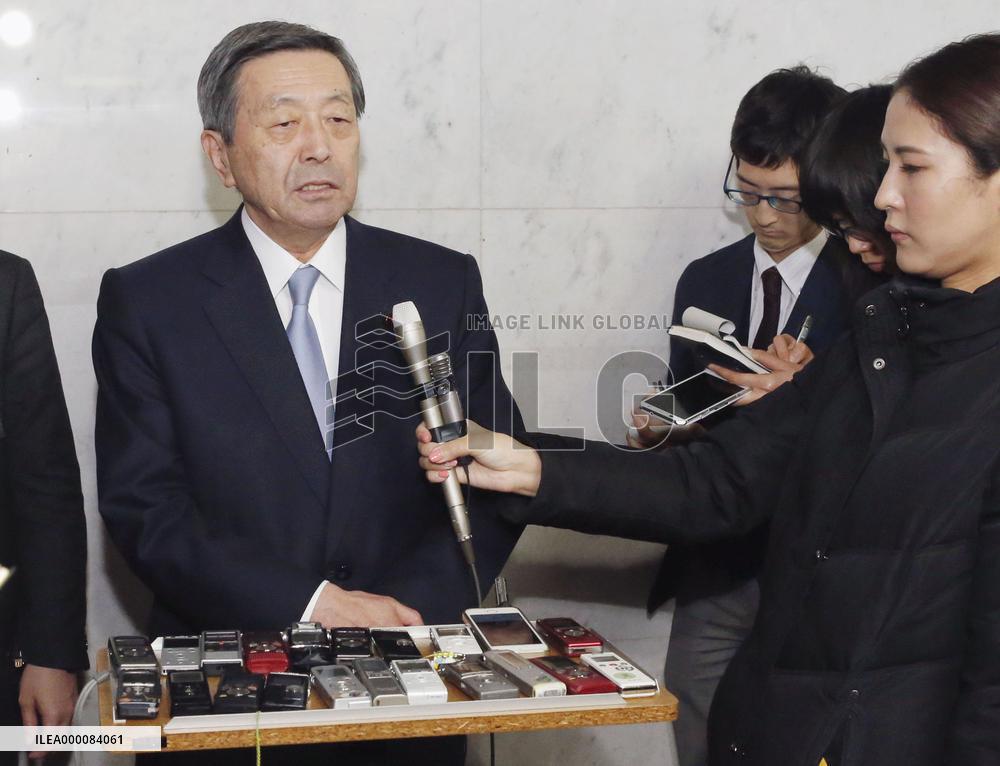 Japan trade minister hopes for Sharp's growth under Hon Hai
