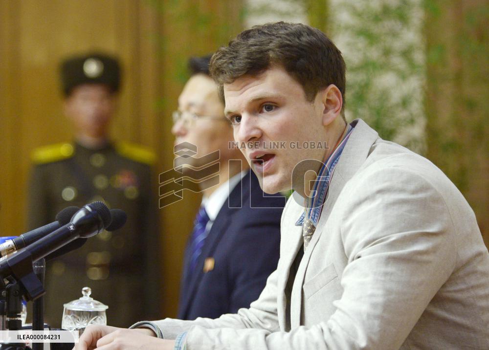 Detained U.S. student apologizes at press conference