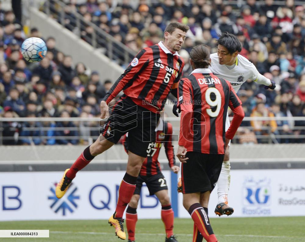 Adriano hat-trick crushes Sanfrecce in Seoul