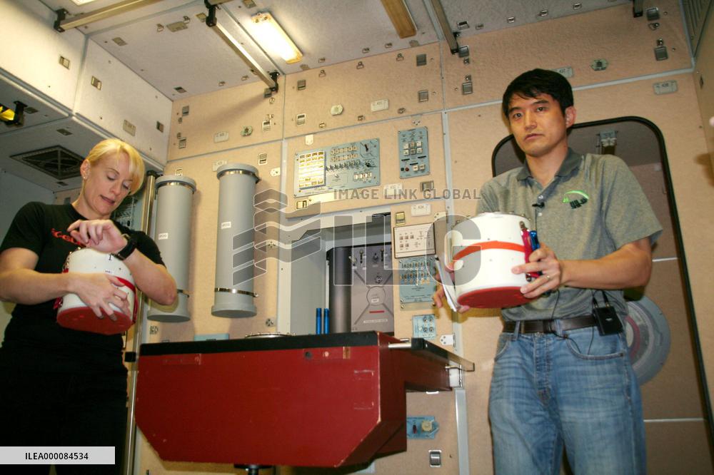 Japanese astronaut Onishi prepares for travel into space