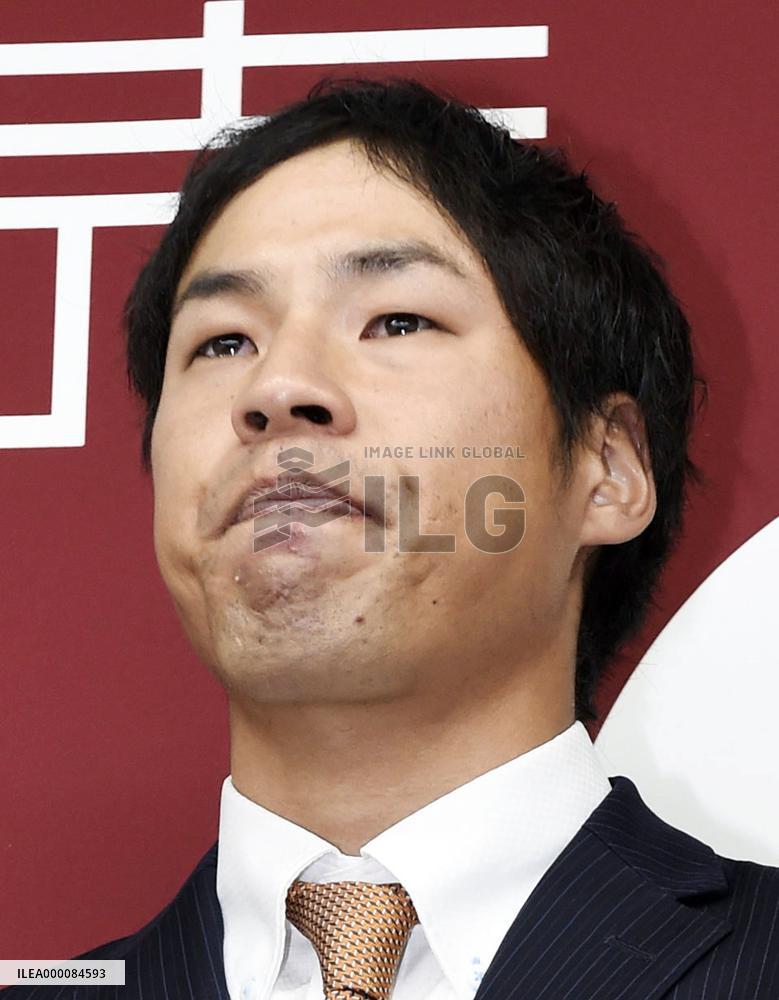 Baseball: Giants pitcher admits to lying in gambling probe