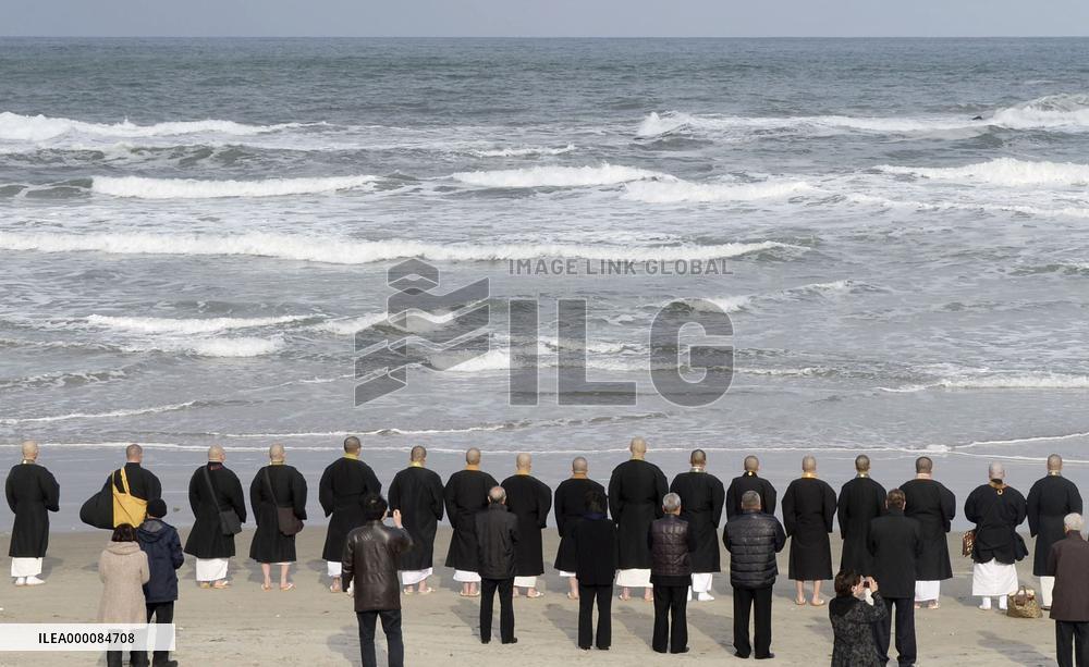 Japan marks 5 years since quake, tsunami, nuclear disasters