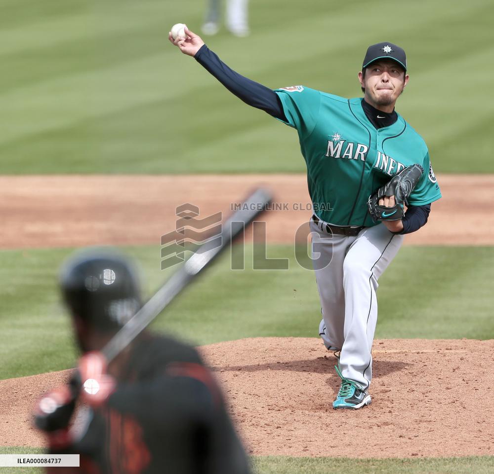 Iwakuma throws 3 scoreless innings for Mariners