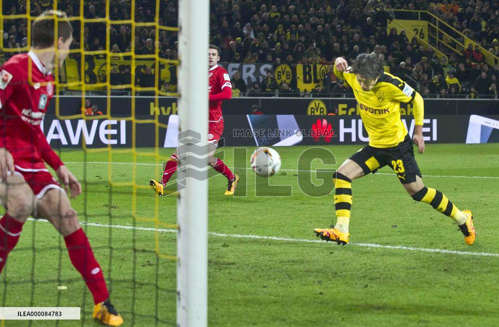 Kagawa strikes for Dortmund