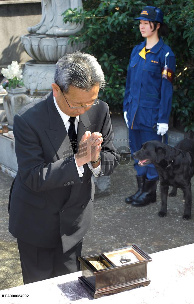 Tokyo police hold biannual memorial service for police dogs