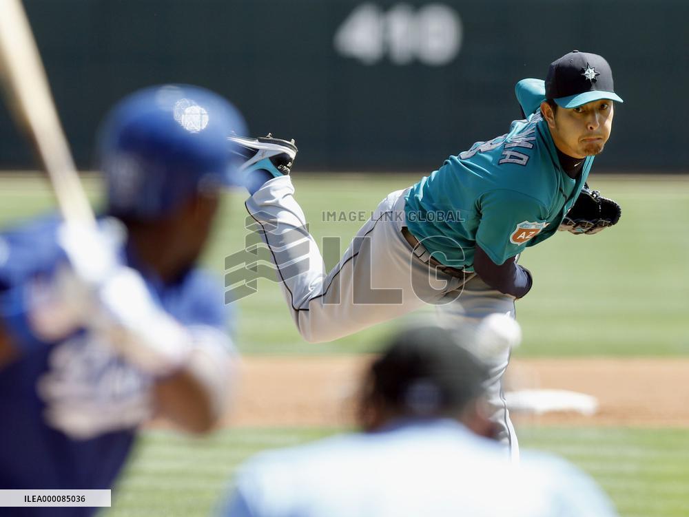 Iwakuma struggles against Dodgers