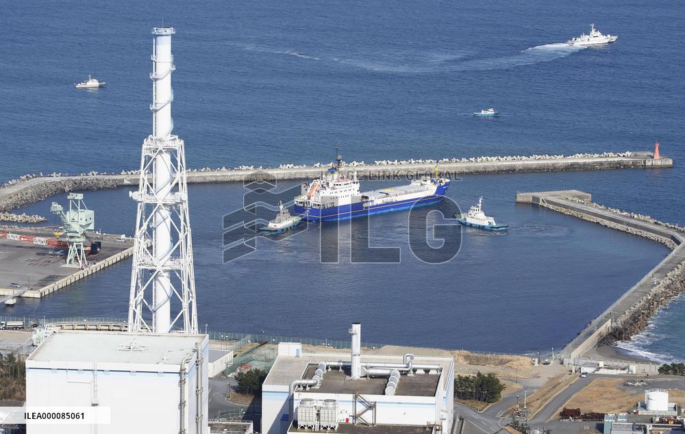 Ship likely carrying plutonium departs for U.S.