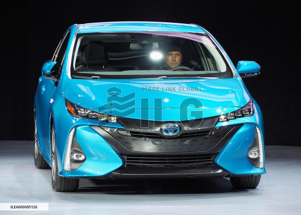 Toyota unveils new plug-in hybrid Prius model
