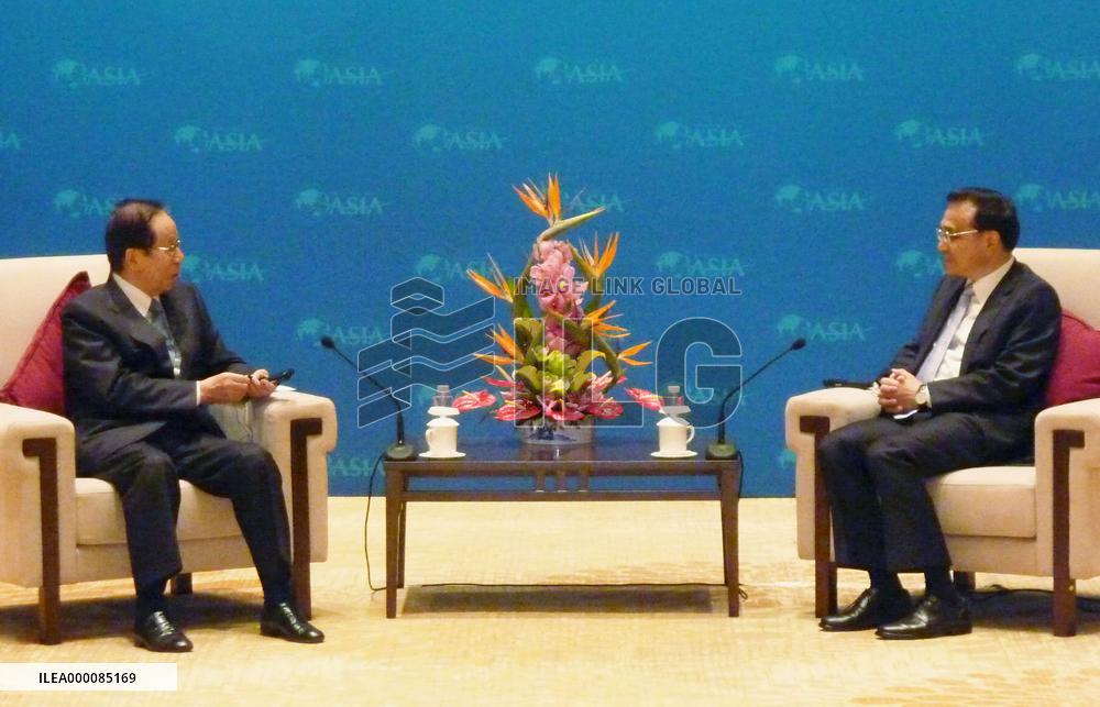 Japan's Fukuda talks with Chinese Premier Li in Boao