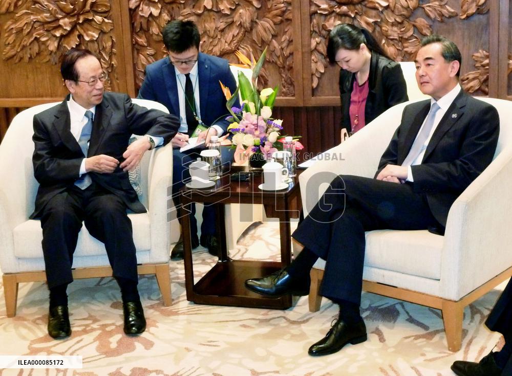 Japan's Fukuda talks with Chinese Foreign Minister Wang