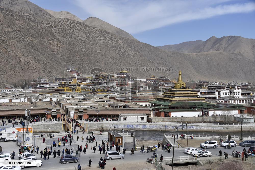 New Year celebrations at Tibetan temple in China