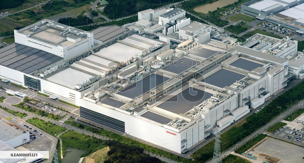 Sharp to incur net loss of 200 billion yen for fiscal 2015