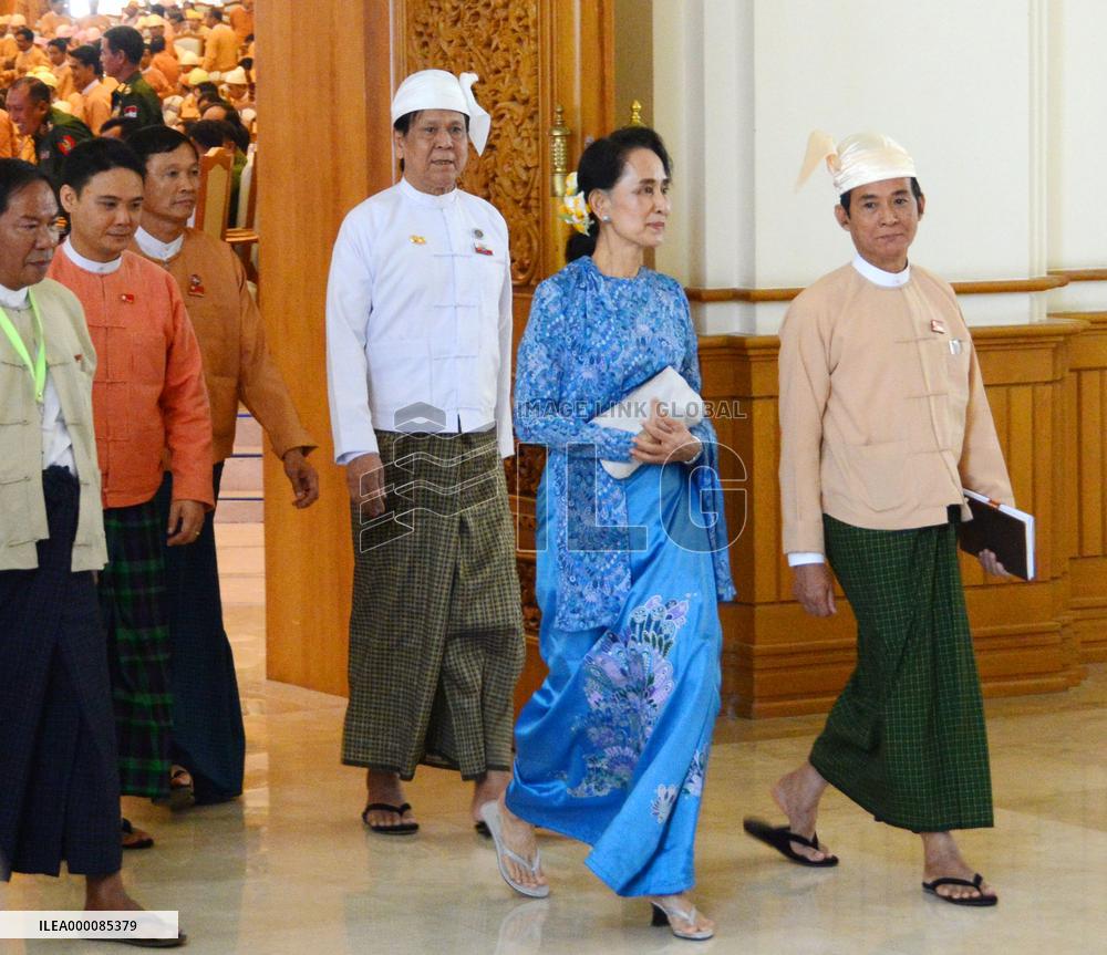 Htin Kyaw sworn in as Myanmar president