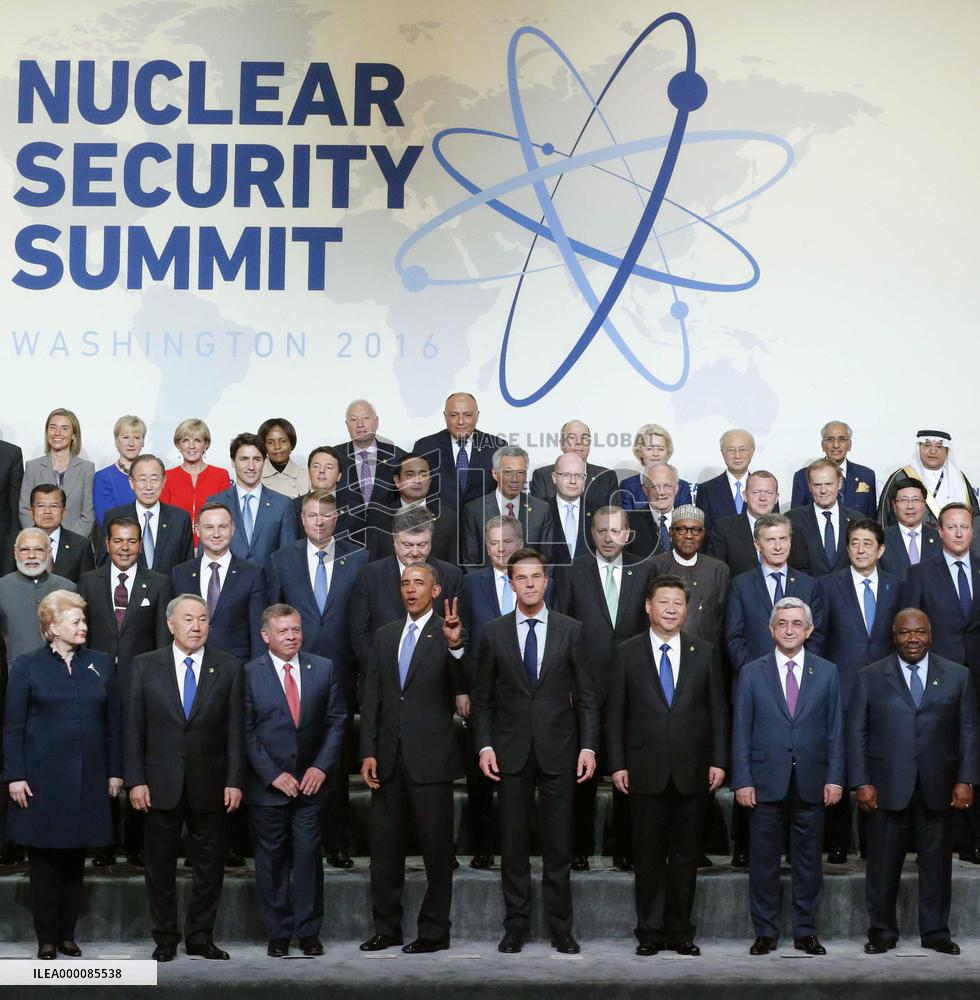 Leaders vow to keep nuclear materials from terrorists