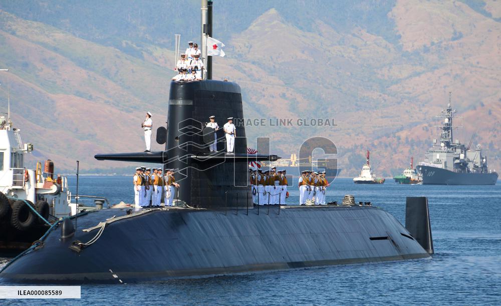 Japan defense vessels make port call in Philippines