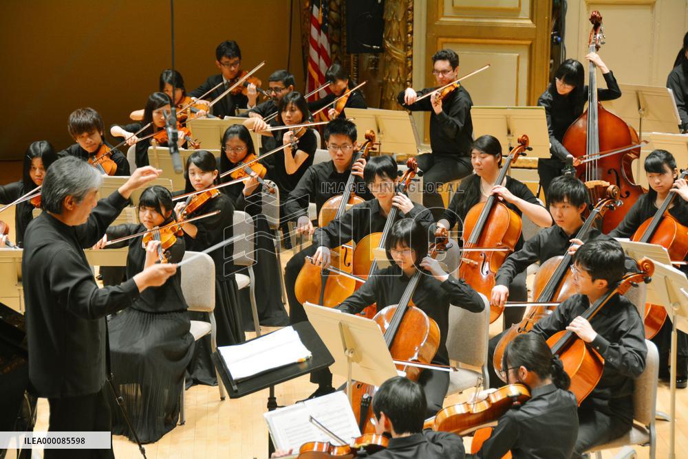 Fukushima youth musicians pluck at U.S. heartstrings