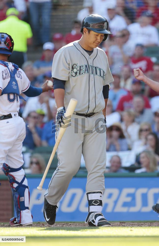 Ex-SoftBank slugger Lee makes MLB debut