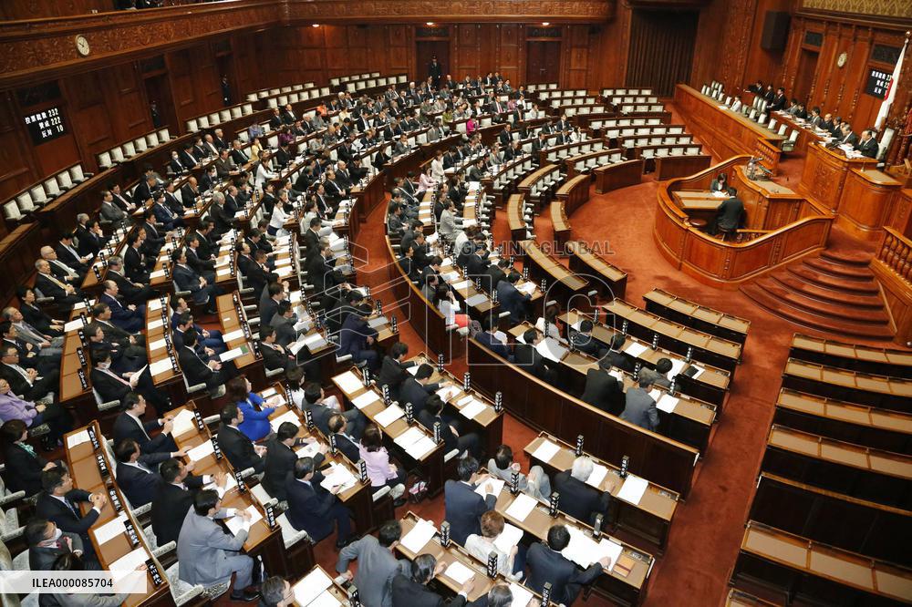 Japan's Diet OKs legal change to allow voting at stations, malls