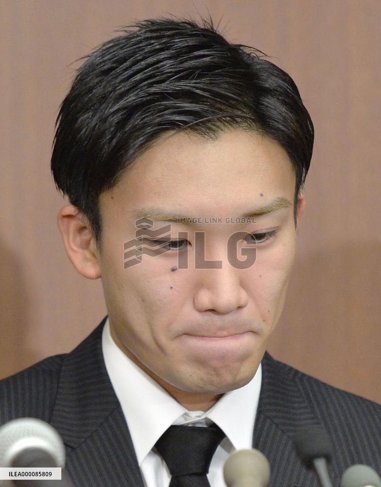Badminton superstar Momota apologizes for gambling