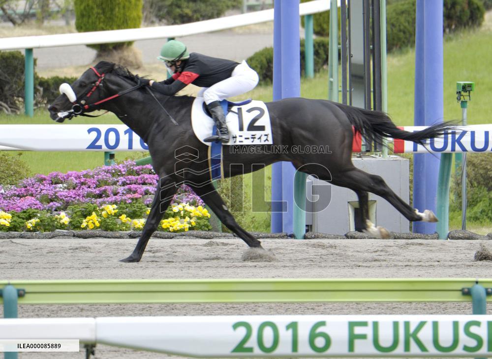 Female jockey Fujita wins 1st national race