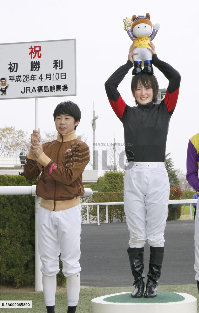 Female jockey Fujita wins 1st national race