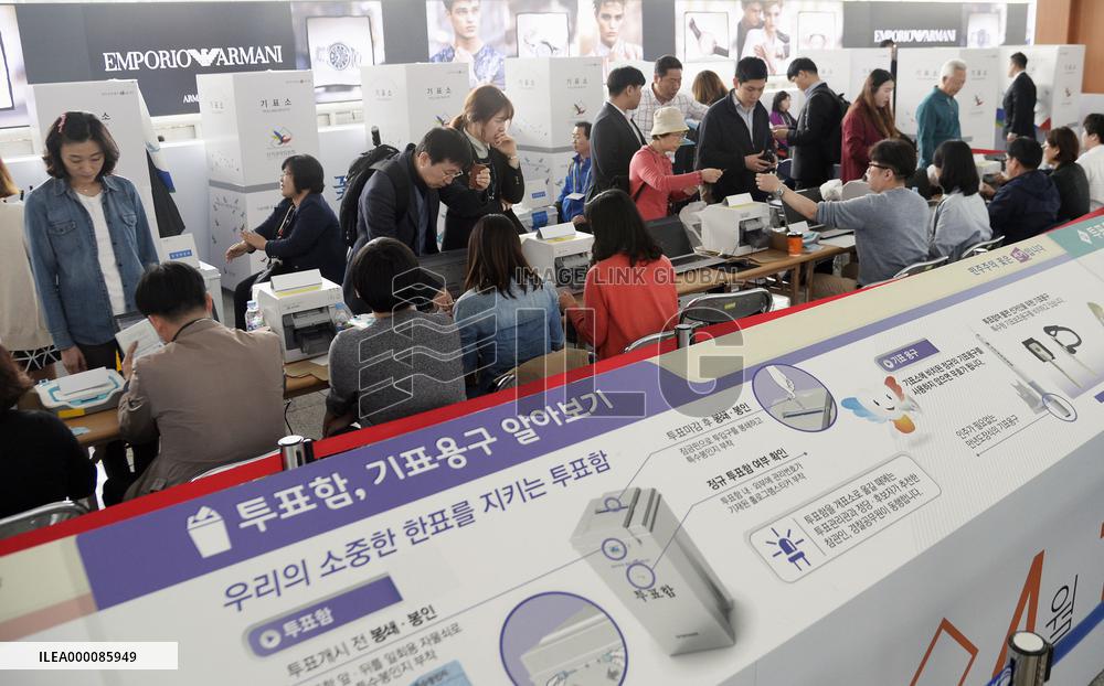 S. Korean voters prepare to elect 300 members of parliament