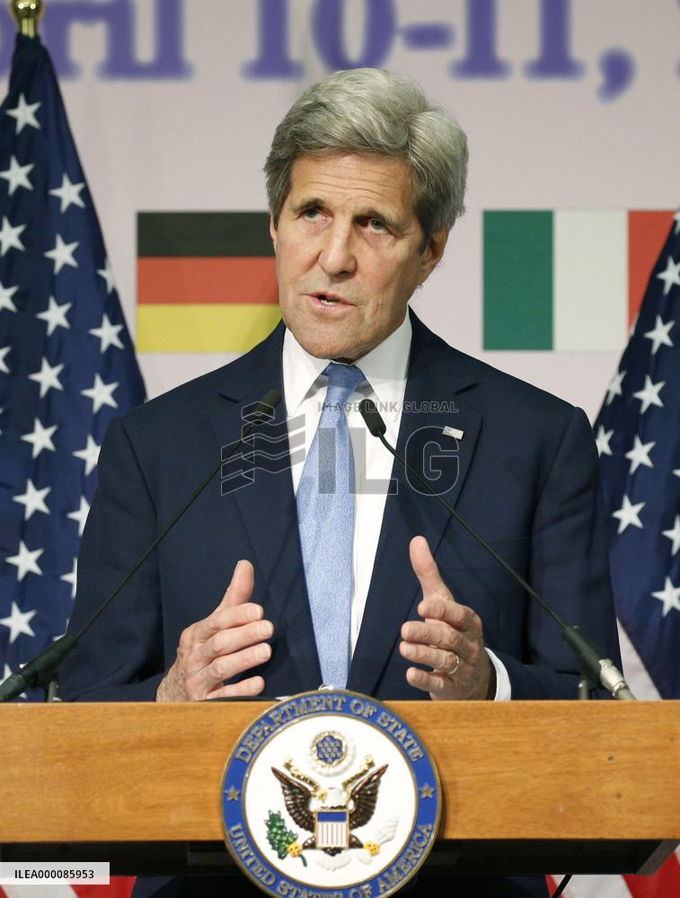 Kerry attends press conference in Hiroshima