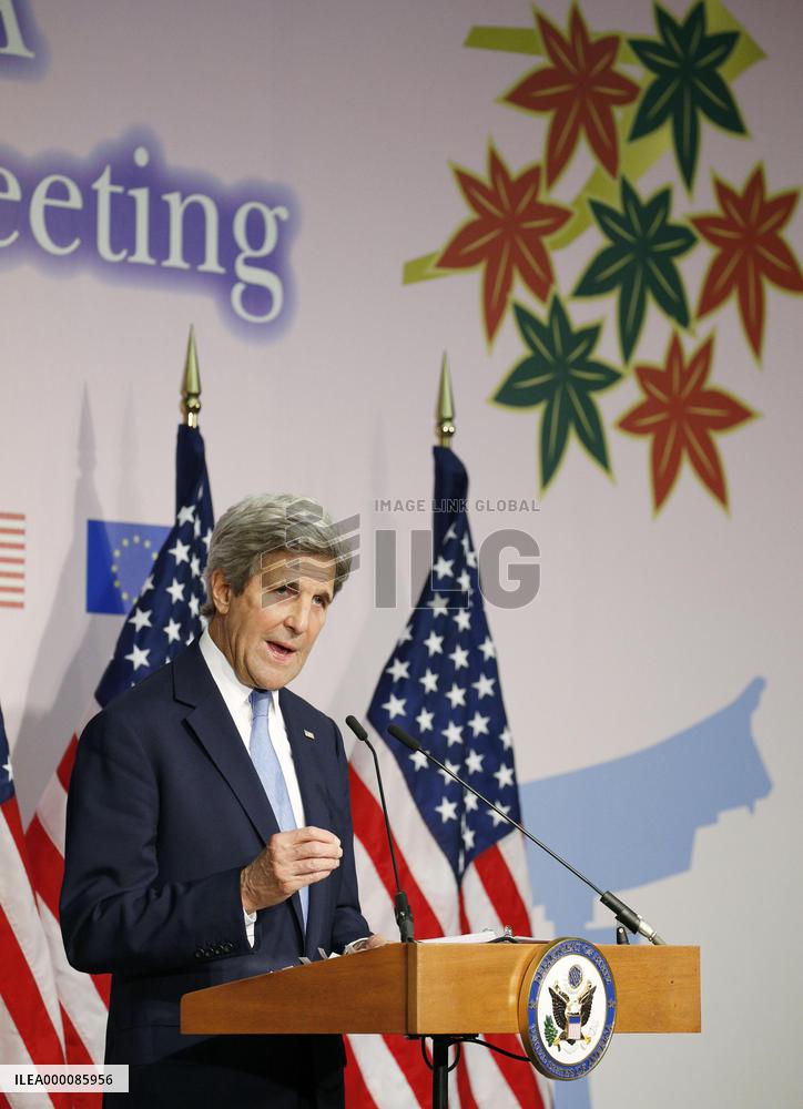 Kerry attends press conference in Hiroshima