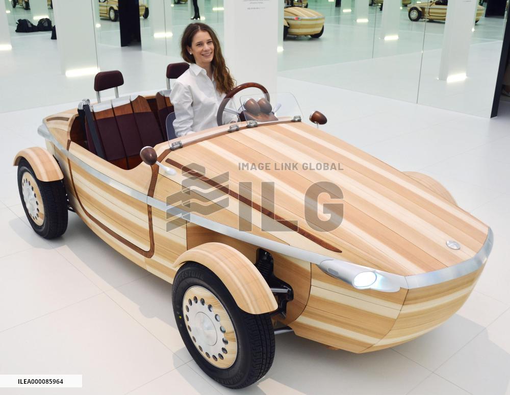 Toyota unveils wooden concept car "Setsuna"
