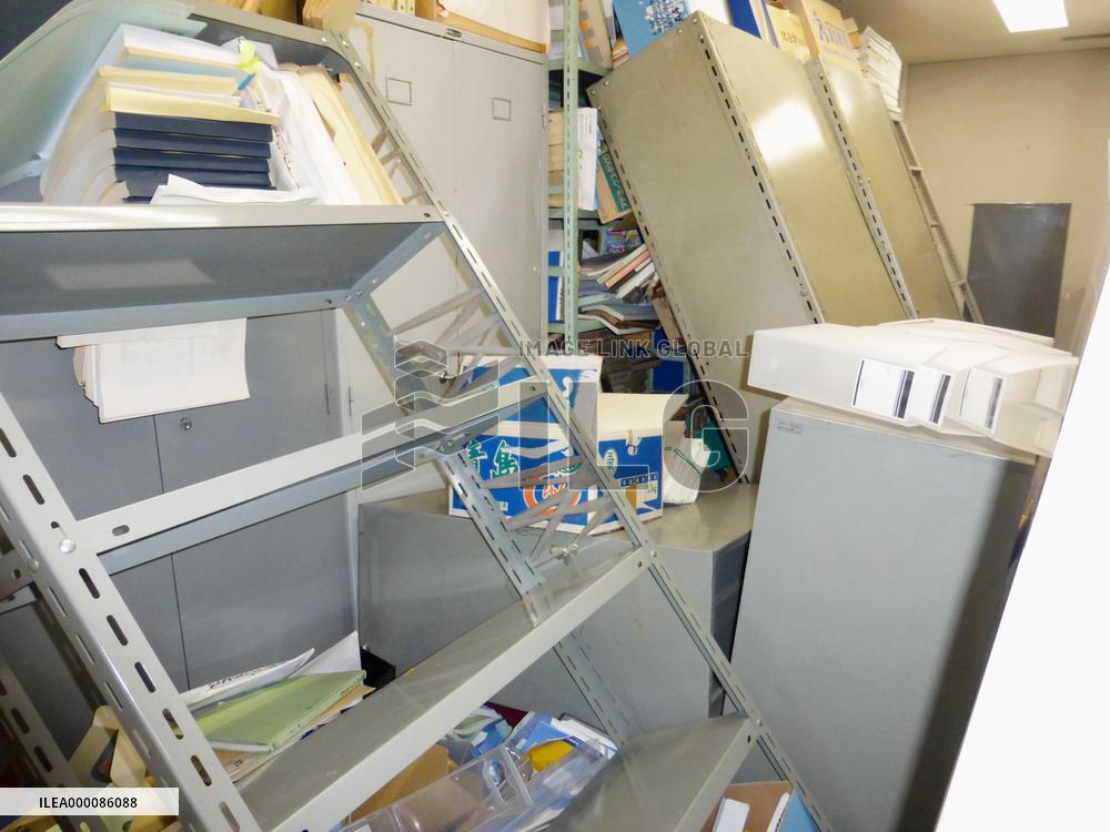 Strong quake hits southwestern Japan, no tsunami warning issued