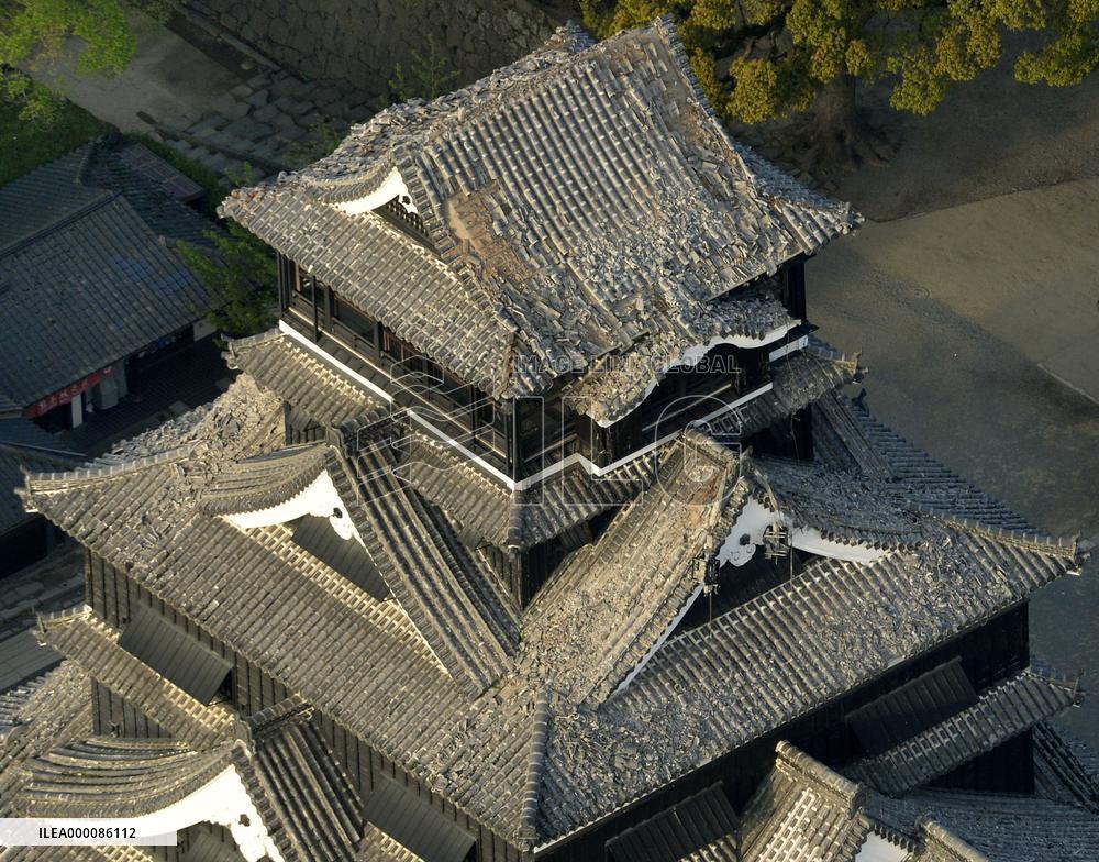 Big quake topples roof tiles from Kumamoto Castle
