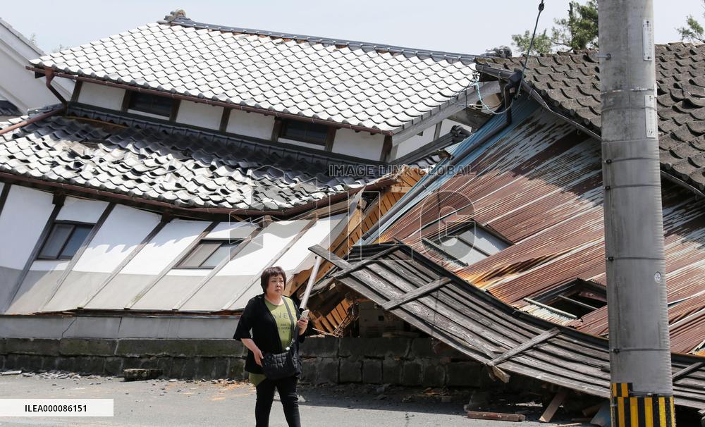 Powerful quake hits southwestern Japan