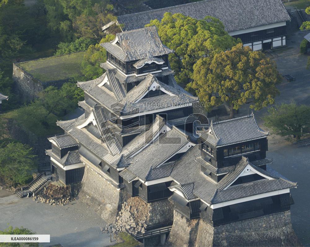 Big quake hits southwestern Japan