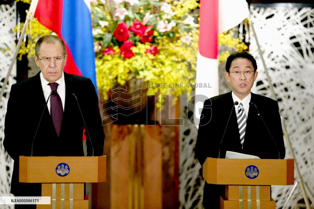 Japan, Russia agree to plan Abe talks with Putin in Russia