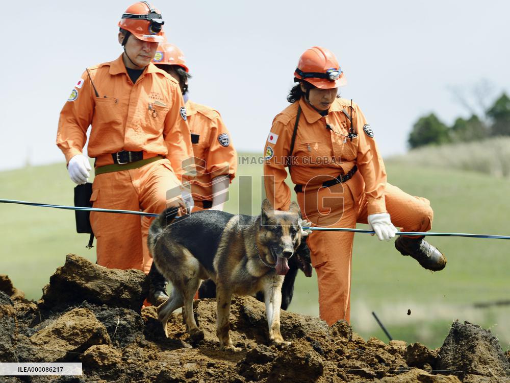 Rescue workers search for survivors in quake-hit southwestern Japan