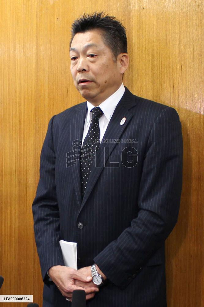 Badminton player warned over casino visit