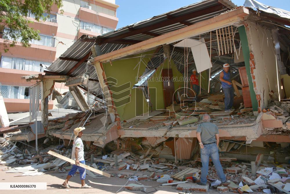 Aftermath of devastating quake in Ecuador