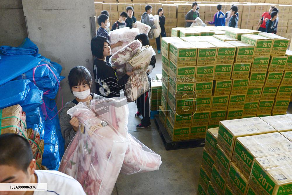 Students coordinate via social media to help quake-hit areas