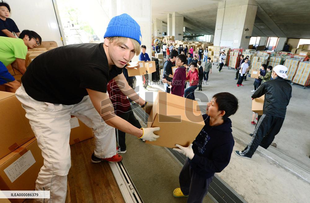 Students coordinate via social media to help quake-hit areas